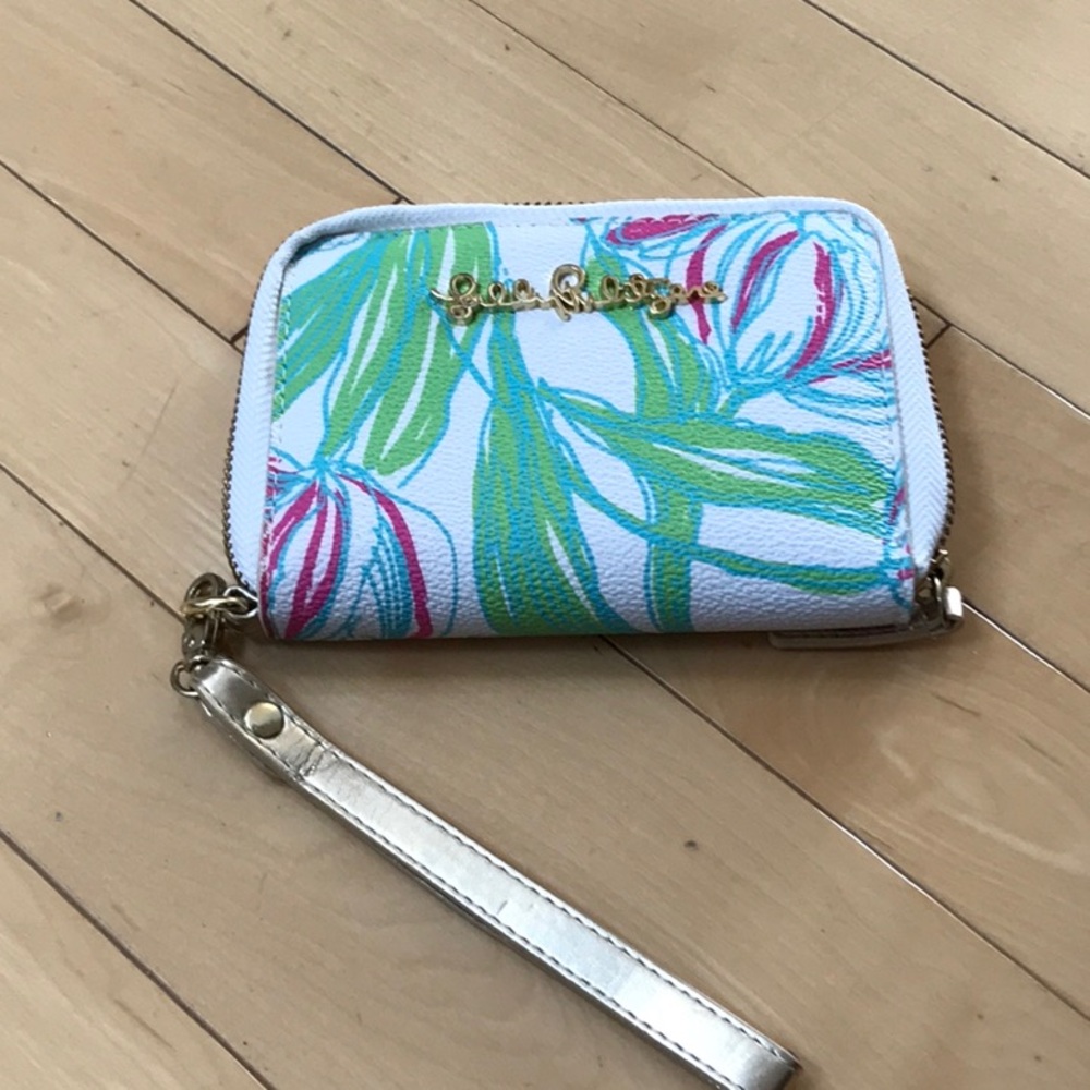 Cute preowned Lilly Pulitzer leather small wristlet